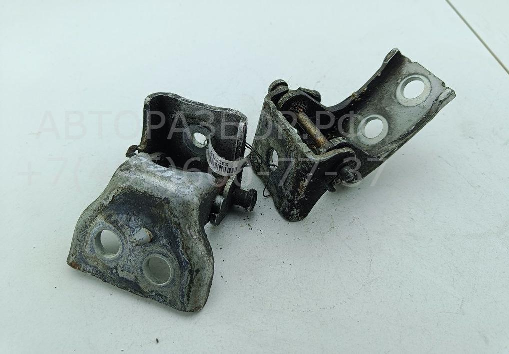 Петля двери