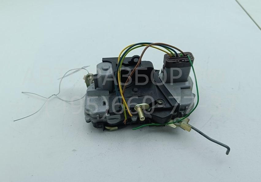 Замок двери передней левой