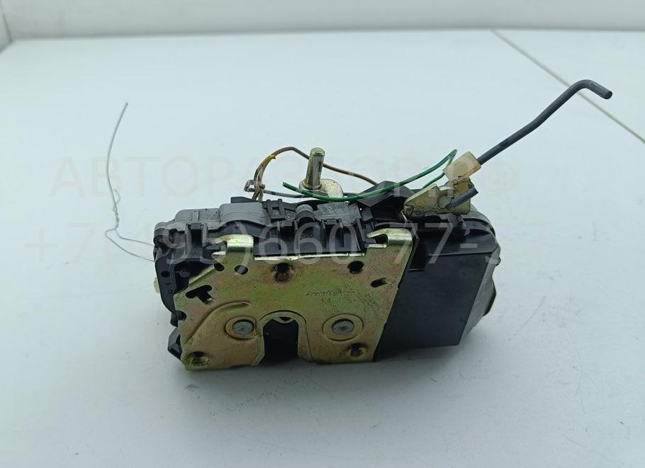 Замок двери передней левой