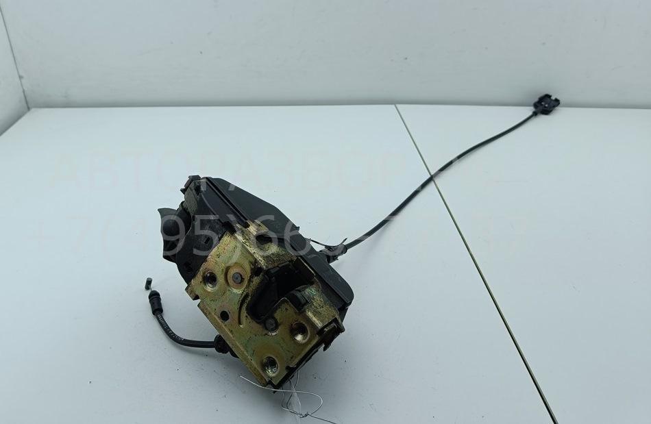 Замок двери передней левой