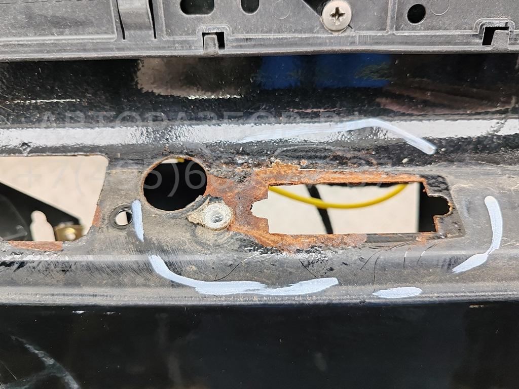 Дверь багажника