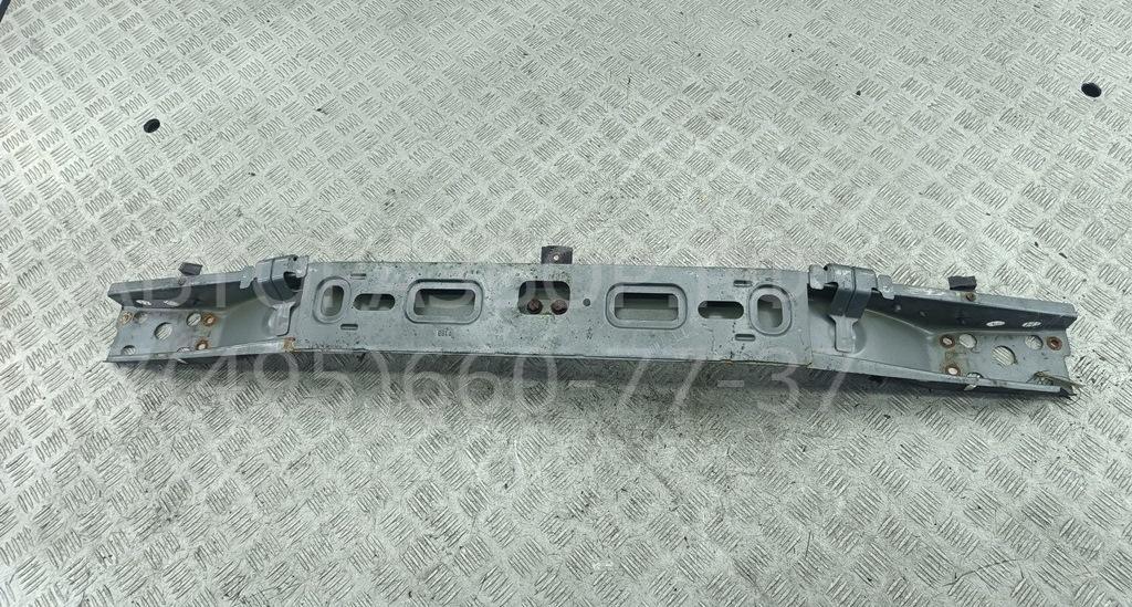 Усилитель переднего бампера