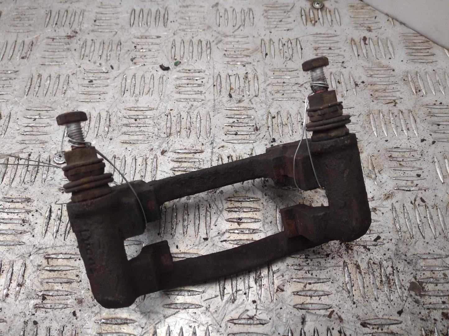 Скоба суппорта заднего