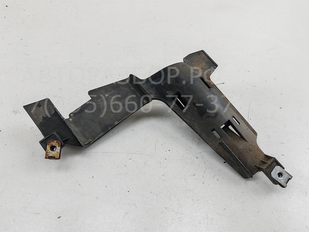 Кронштейн фар правый