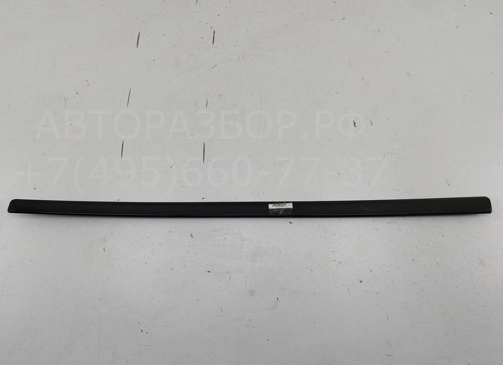 Молдинг двери передней левой