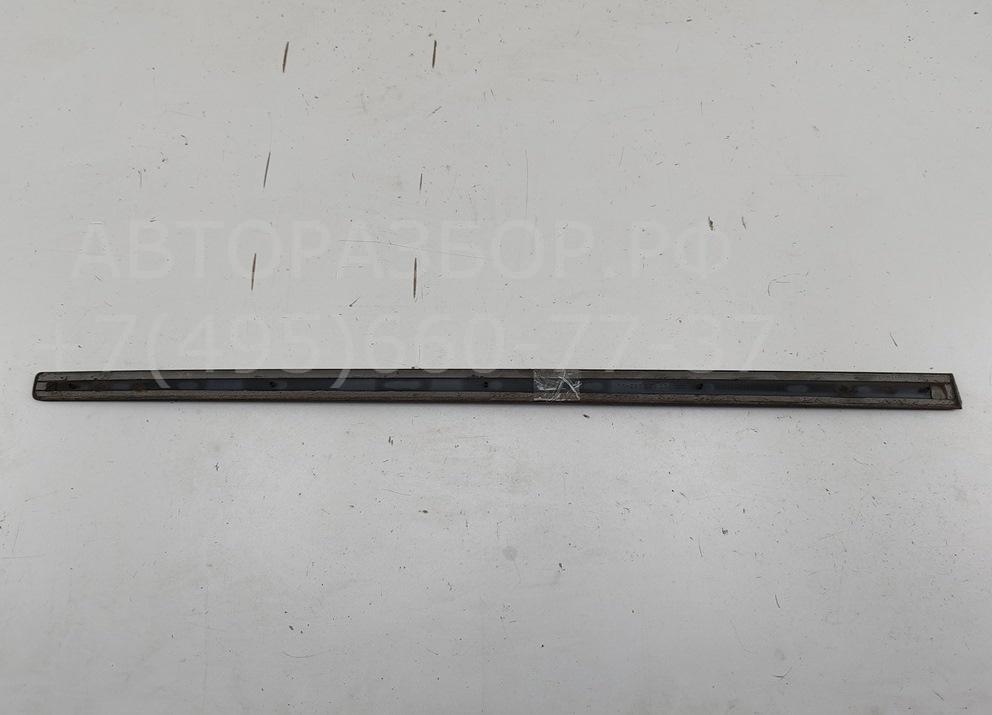 Молдинг двери передней левой