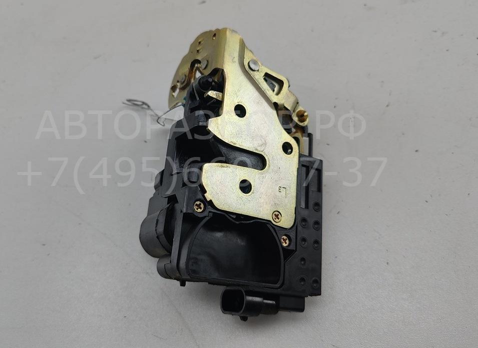 Замок двери передней левой