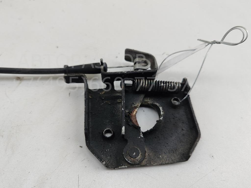 Замок капота