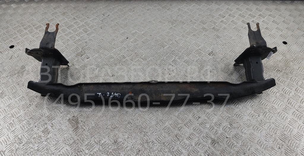 Усилитель переднего бампера