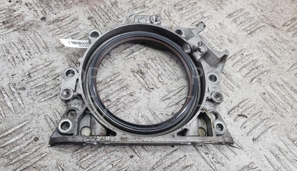 Крышка двигателя