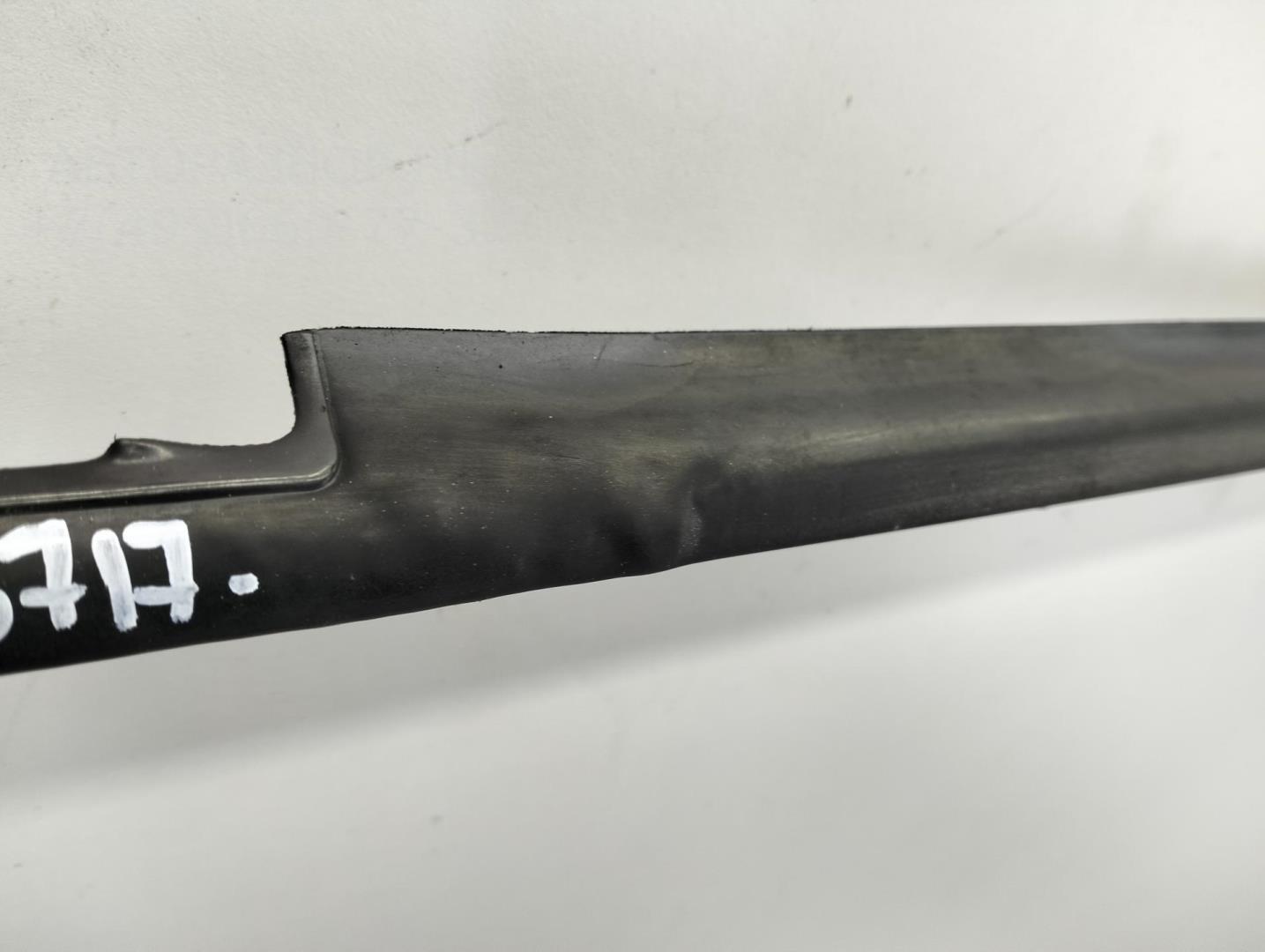 Накладка стекла заднего правого