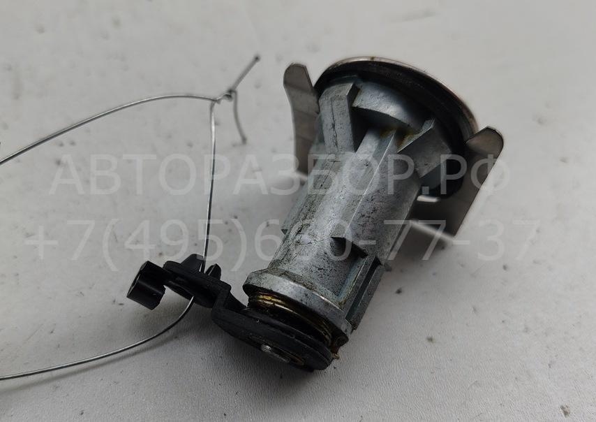 Вставка замка багажника