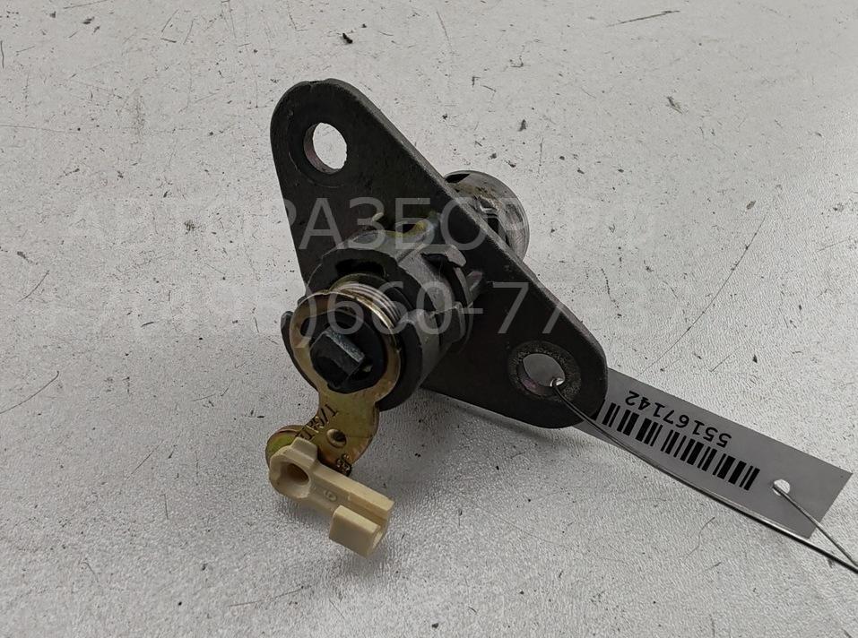 Вставка замка багажника