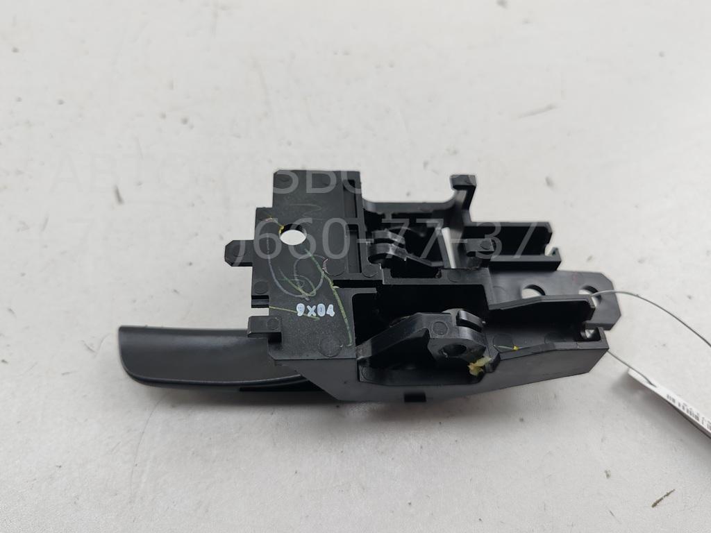 Ручка двери передней внутренняя левая