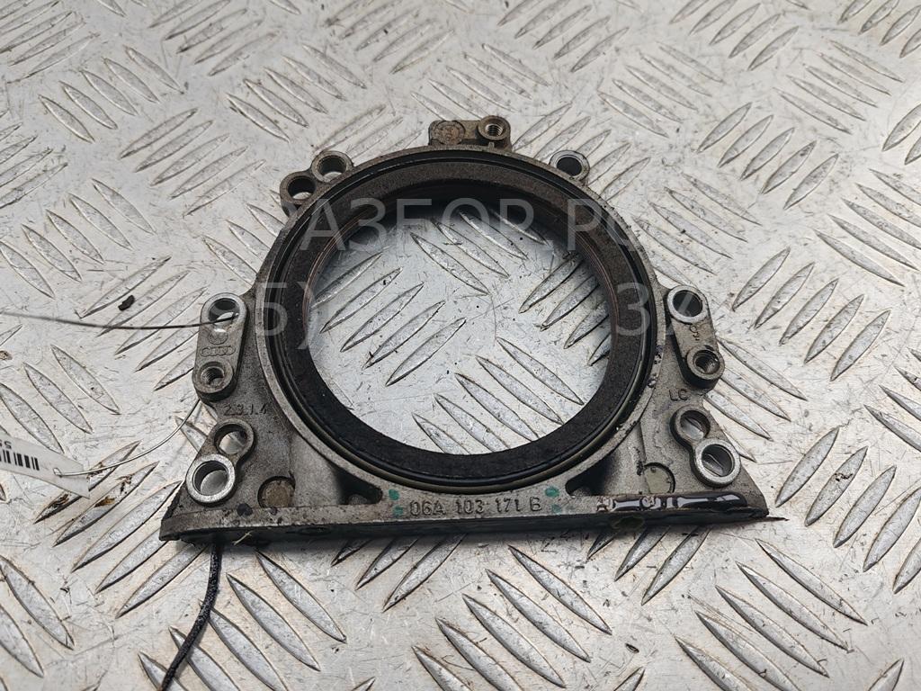 Крышка двигателя