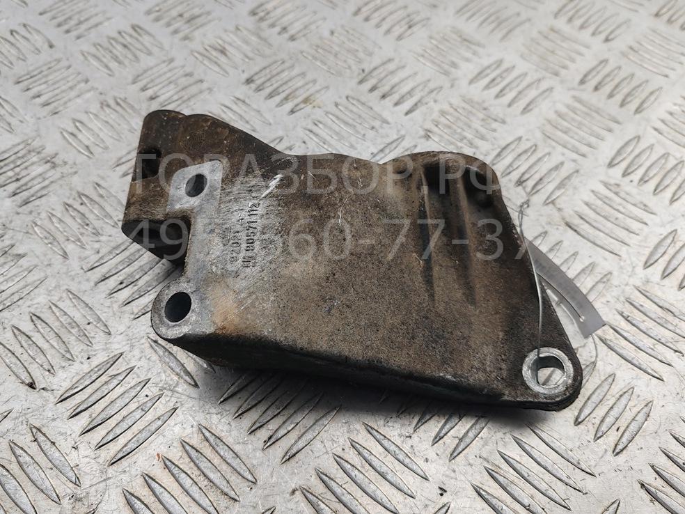 Кронштейн генератора