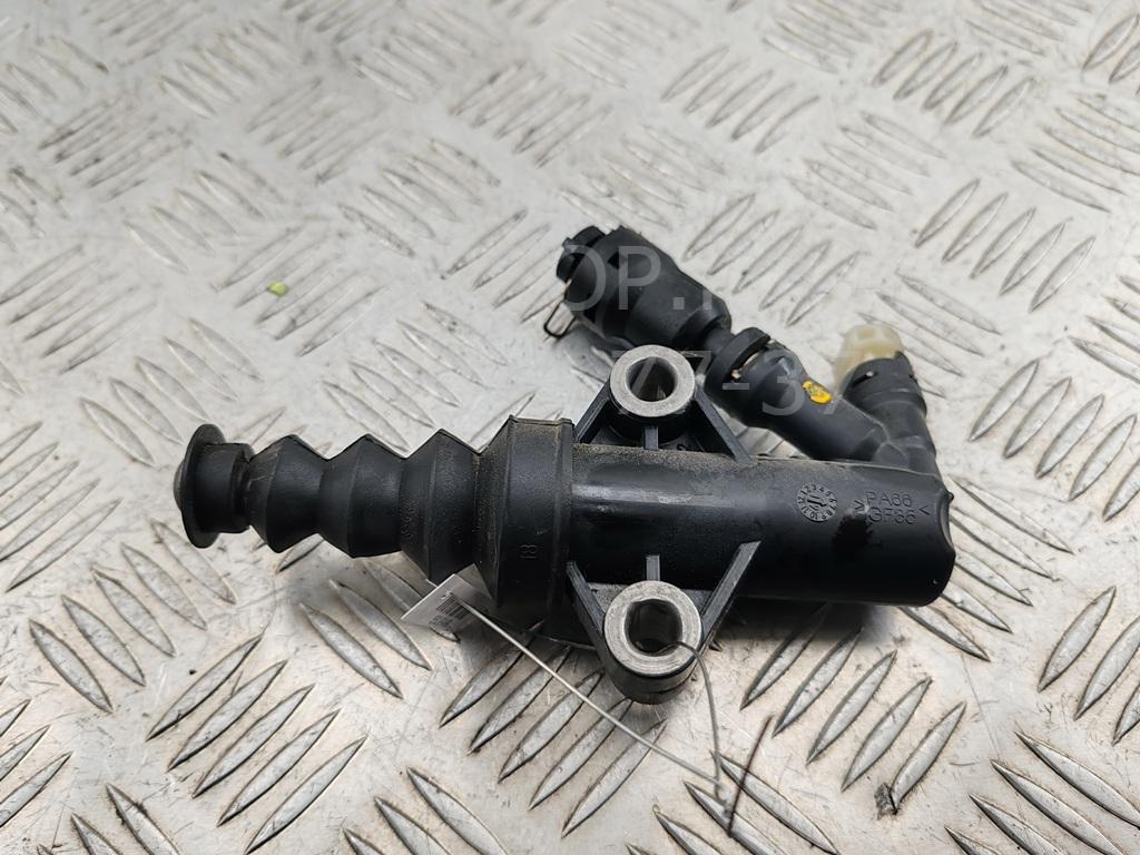 Цилиндр сцепления рабочий