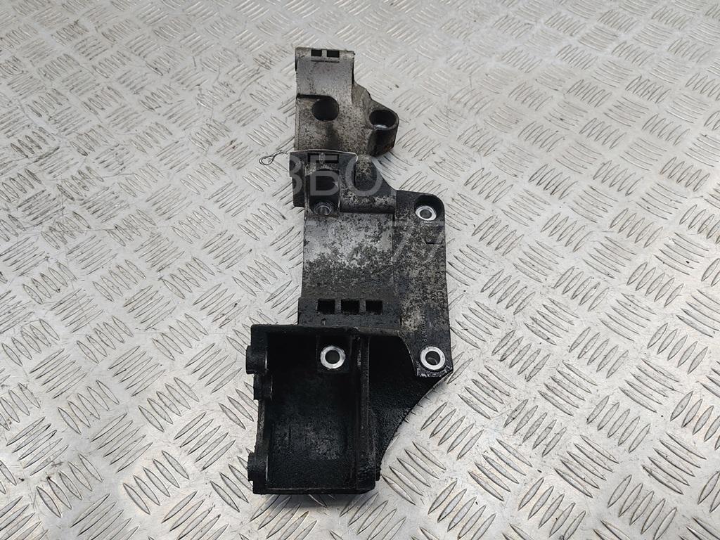 Кронштейн генератора