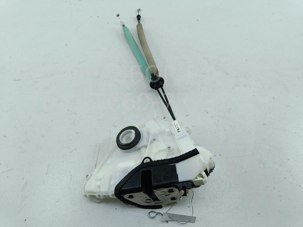 Замок двери передней левой