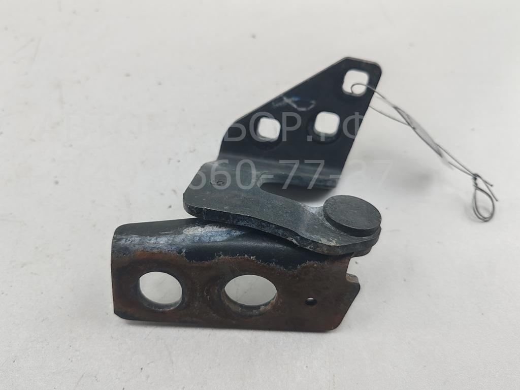 Петля крышки багажника