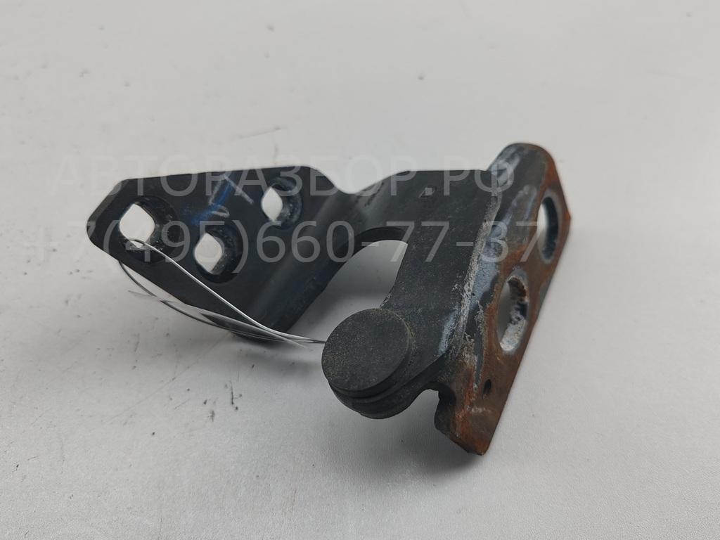 Петля крышки багажника