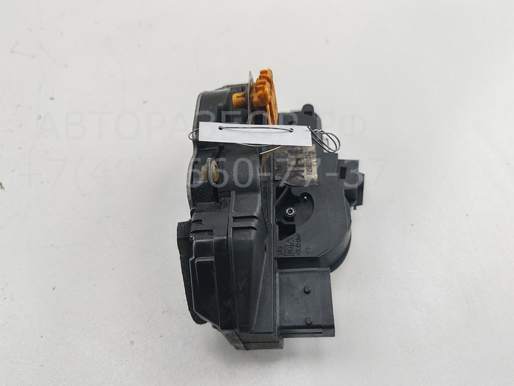 Замок двери передней левой