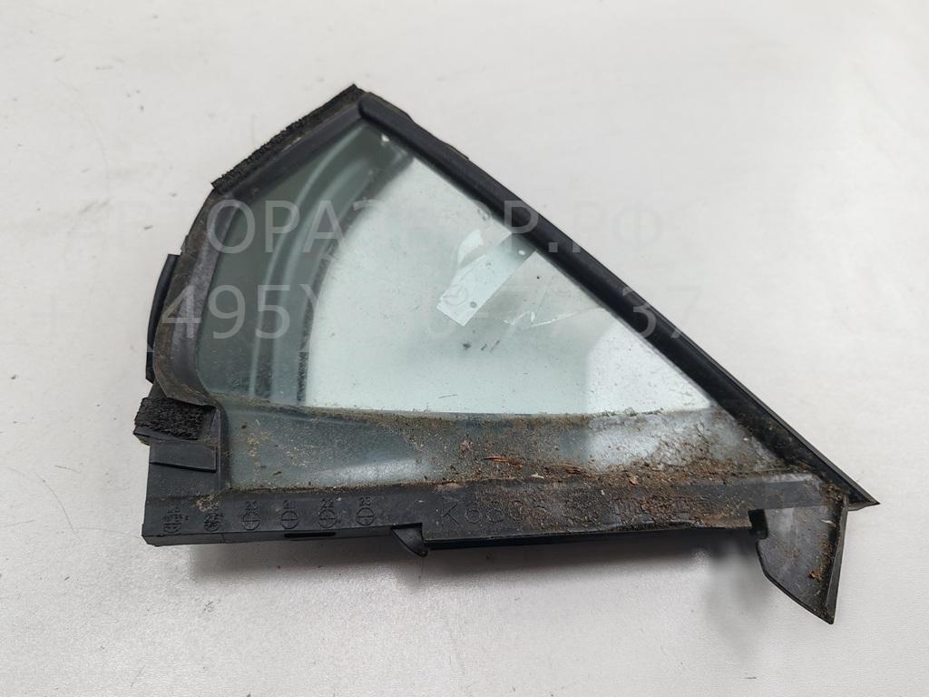 Стекло двери задней правой (форточка)