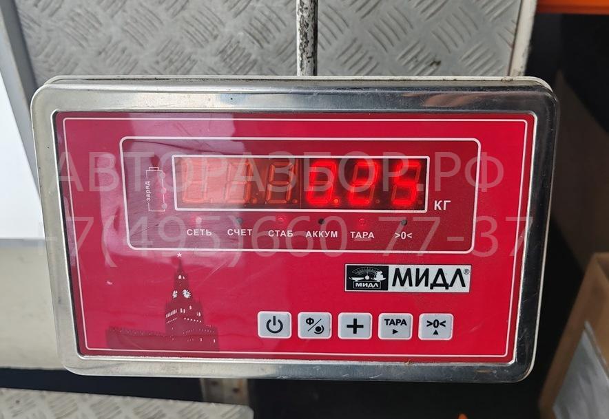 Накладка стекла переднего левого