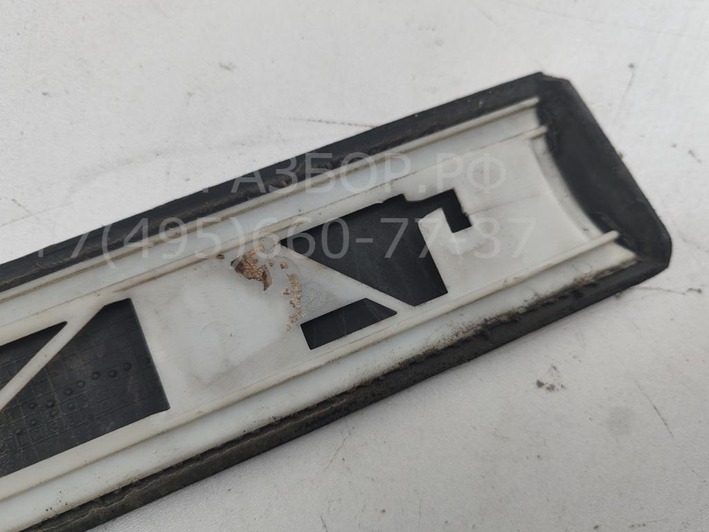 Накладка двери передней правой