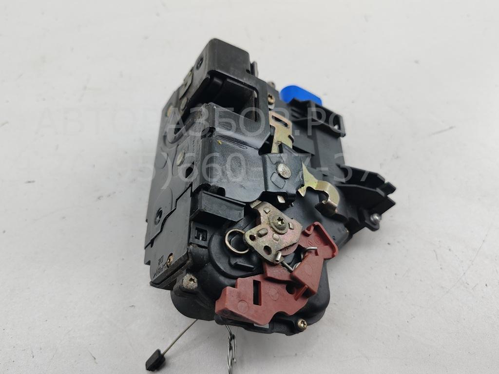 Замок двери передней правой