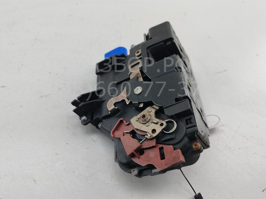 Замок двери передней левой