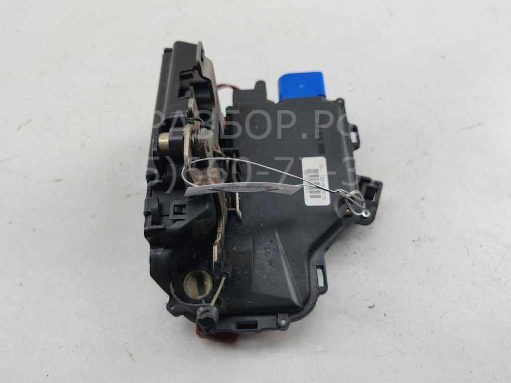 Замок двери передней левой