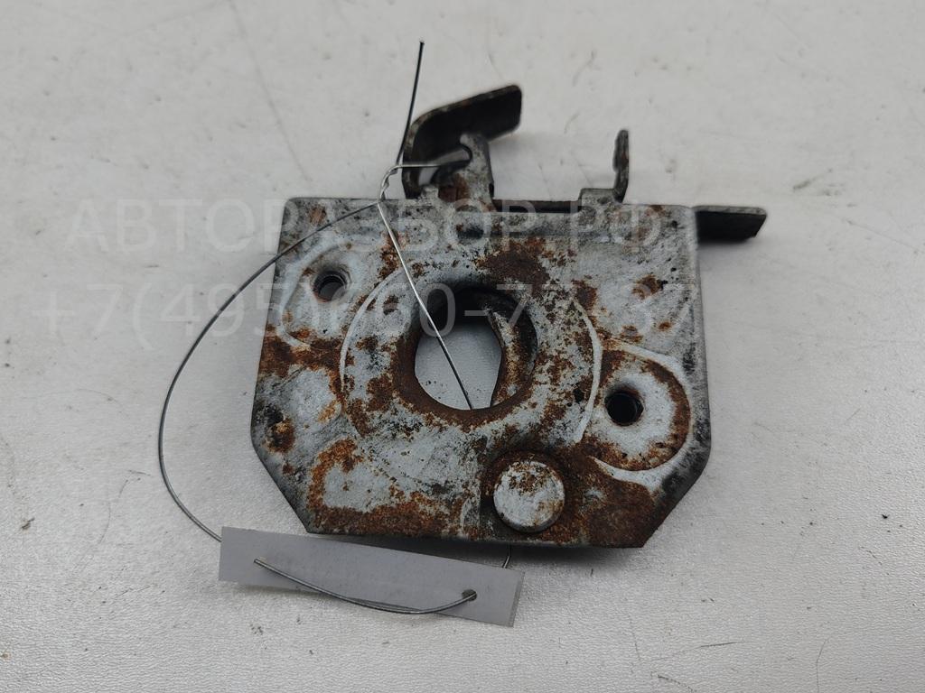 Замок капота