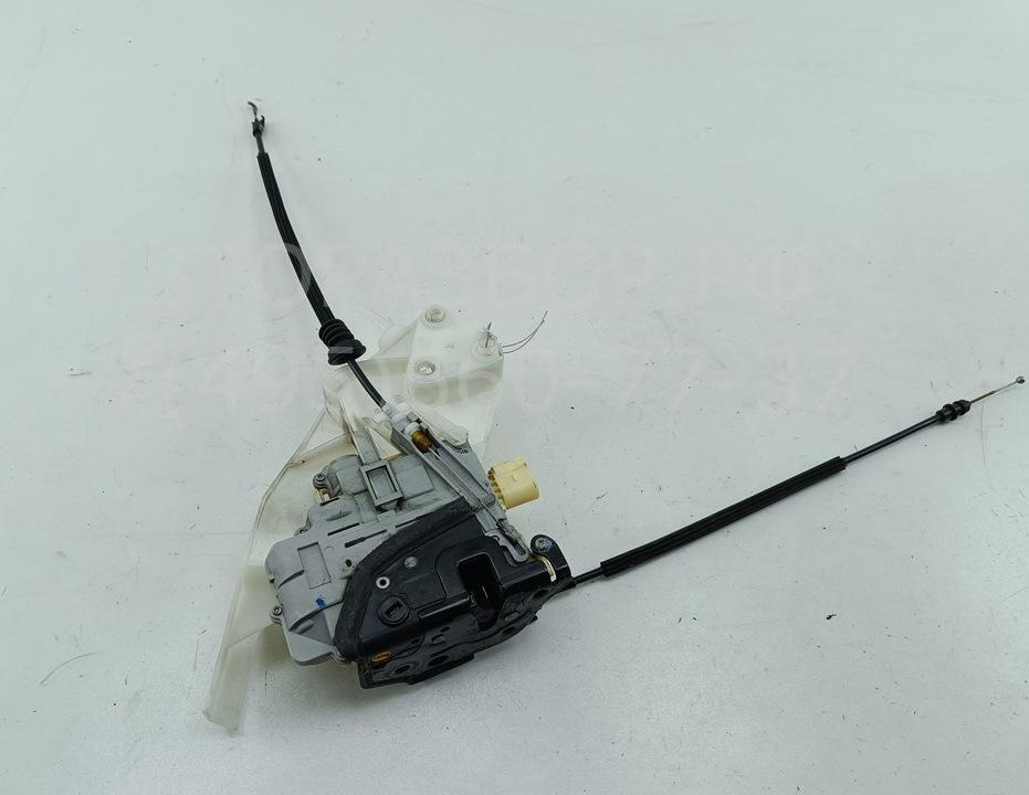 Замок двери задней левой