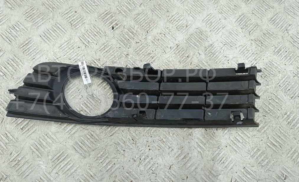 Рамка противотуманной фары правой