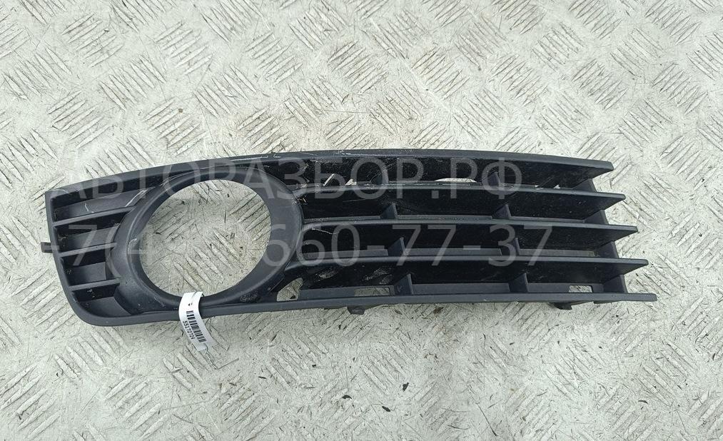 Рамка противотуманной фары правой