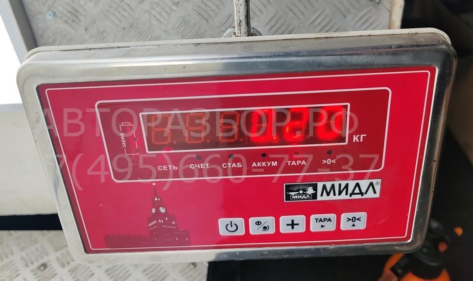 Молдинг двери передней левой