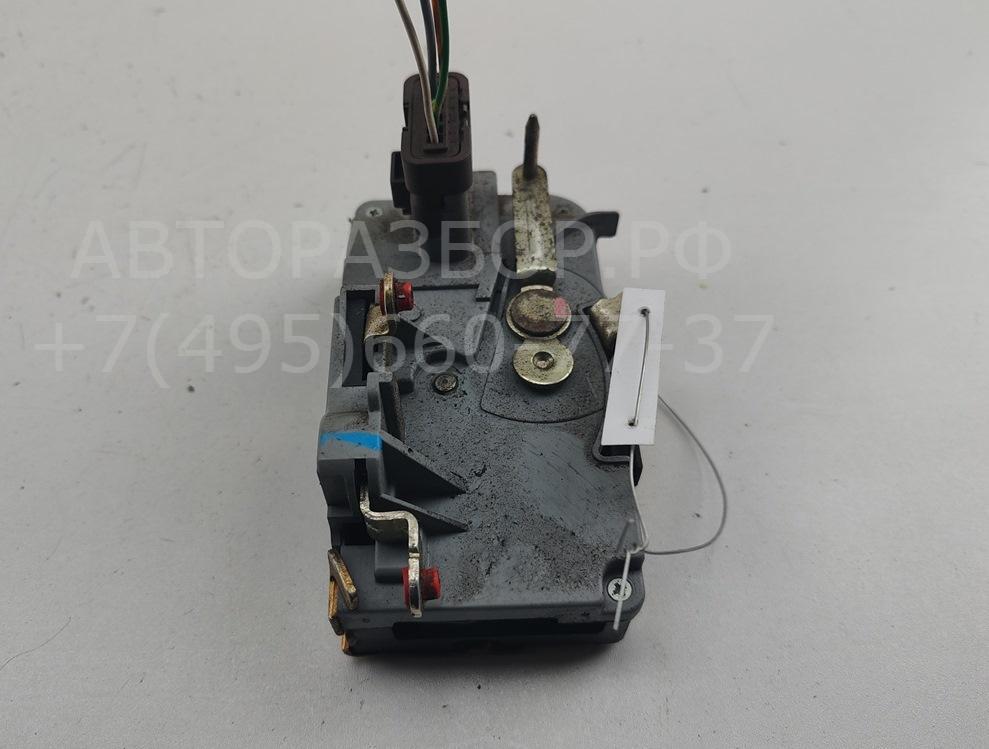 Замок двери передней левой