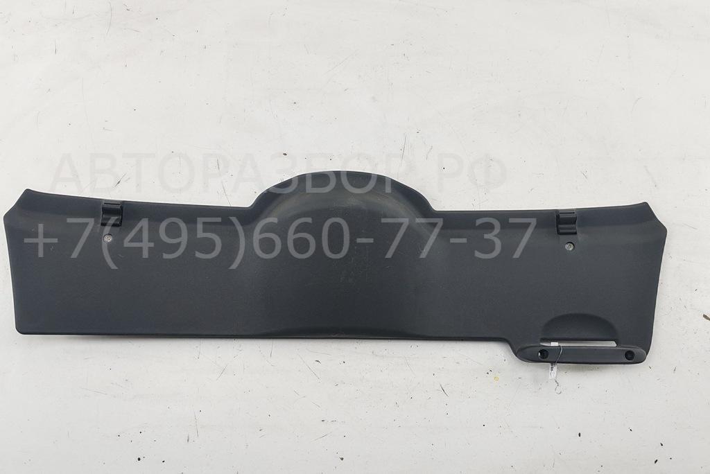 Обшивка крышки багажника