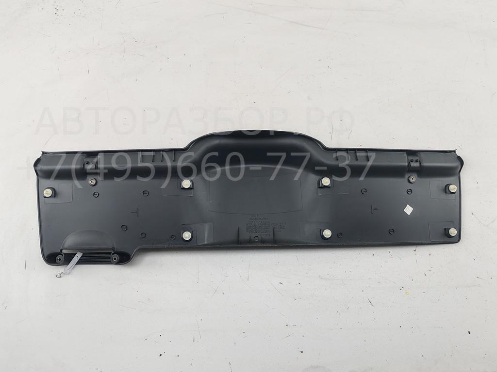 Обшивка крышки багажника