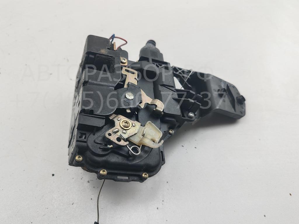 Замок двери передней правой