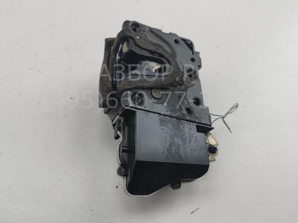 Замок двери передней левой