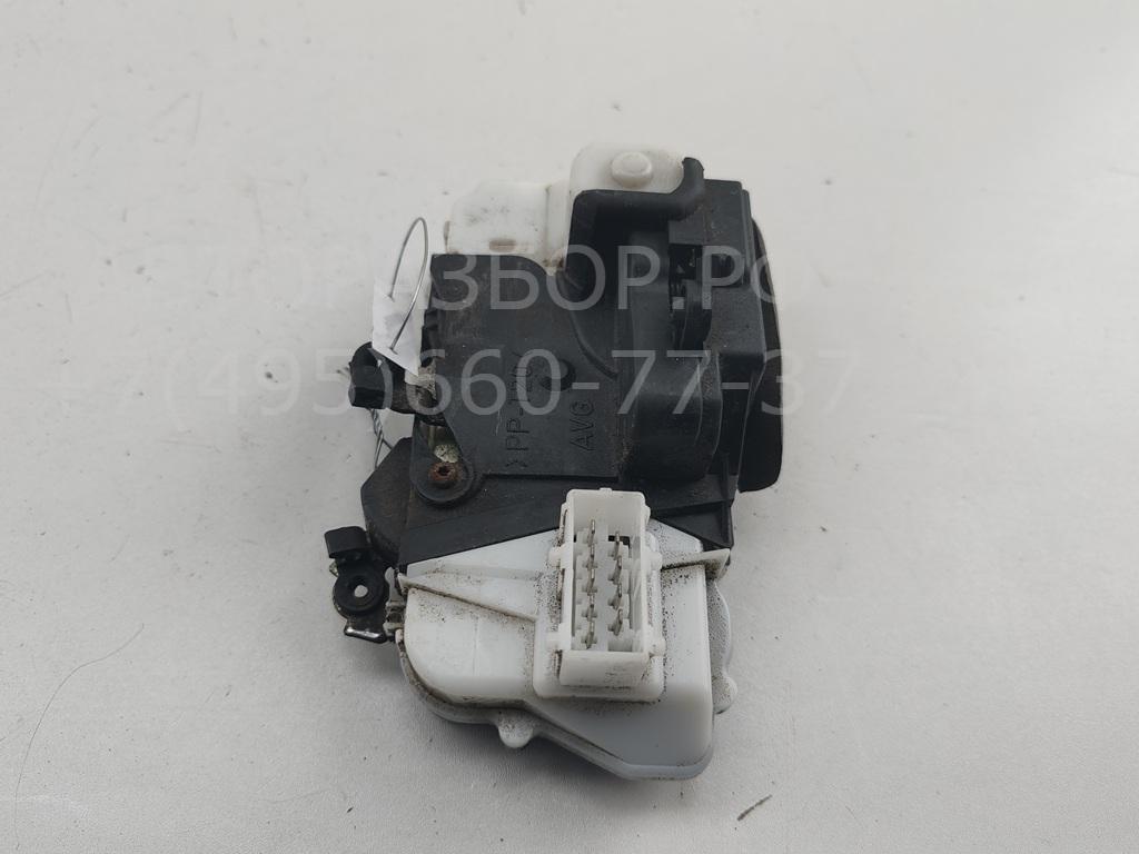 Замок двери передней левой