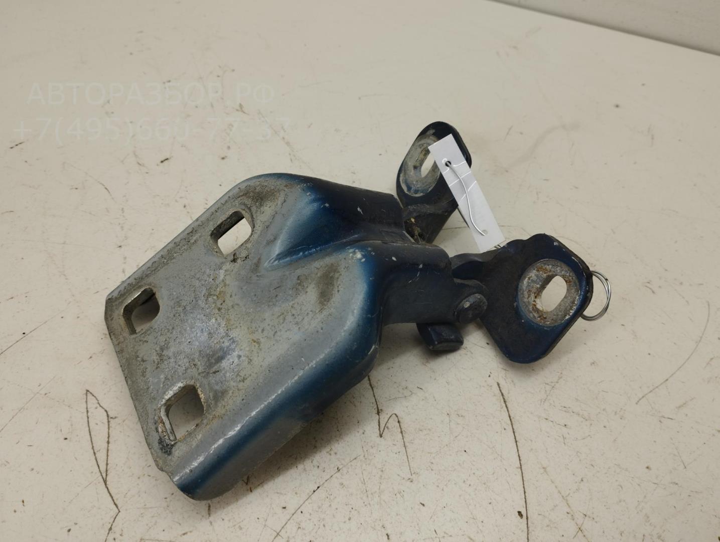 Петля двери