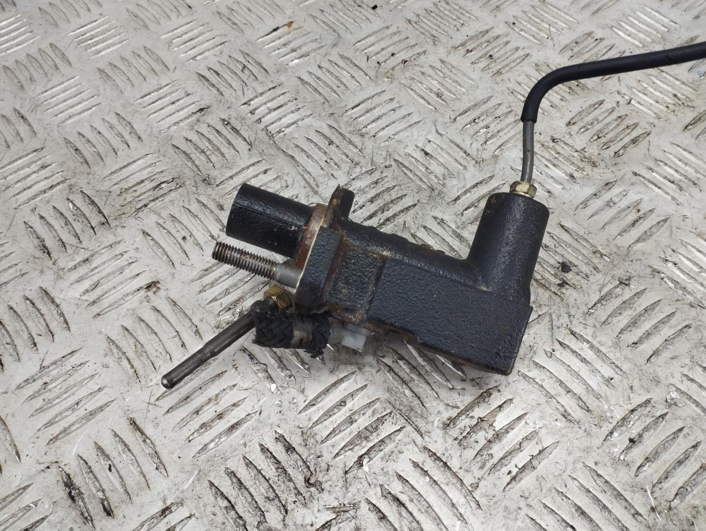 Цилиндр сцепления главный