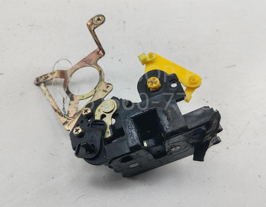 Замок двери задней правой