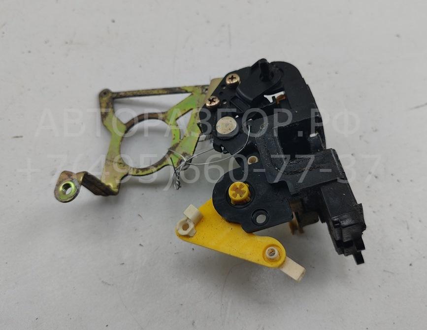 Замок двери задней левой