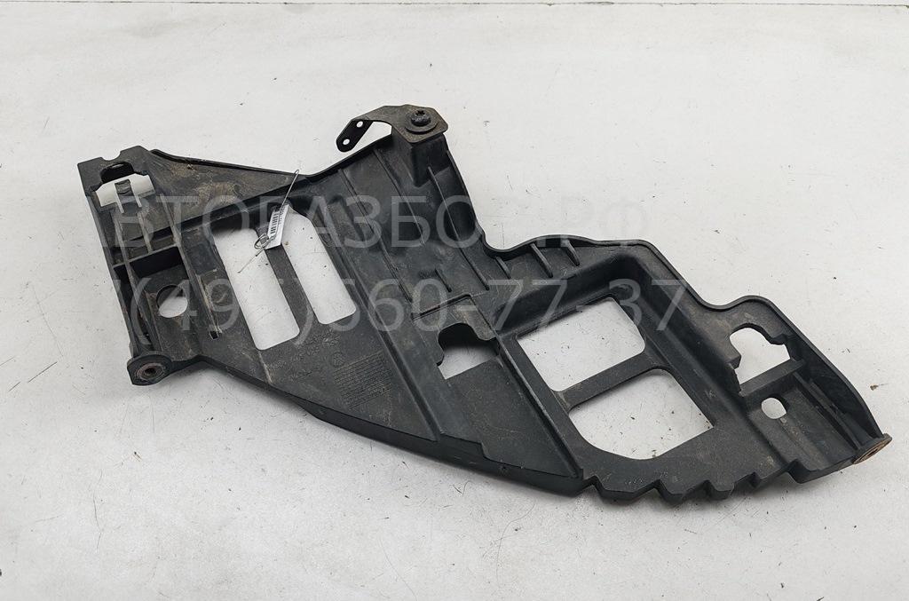 Кронштейн фар правый