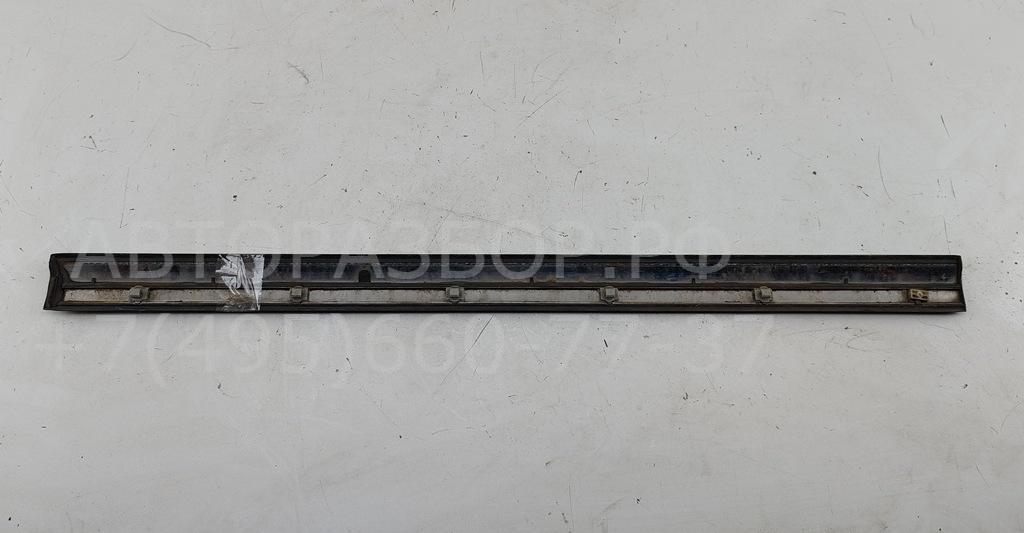 Накладка двери передней правой