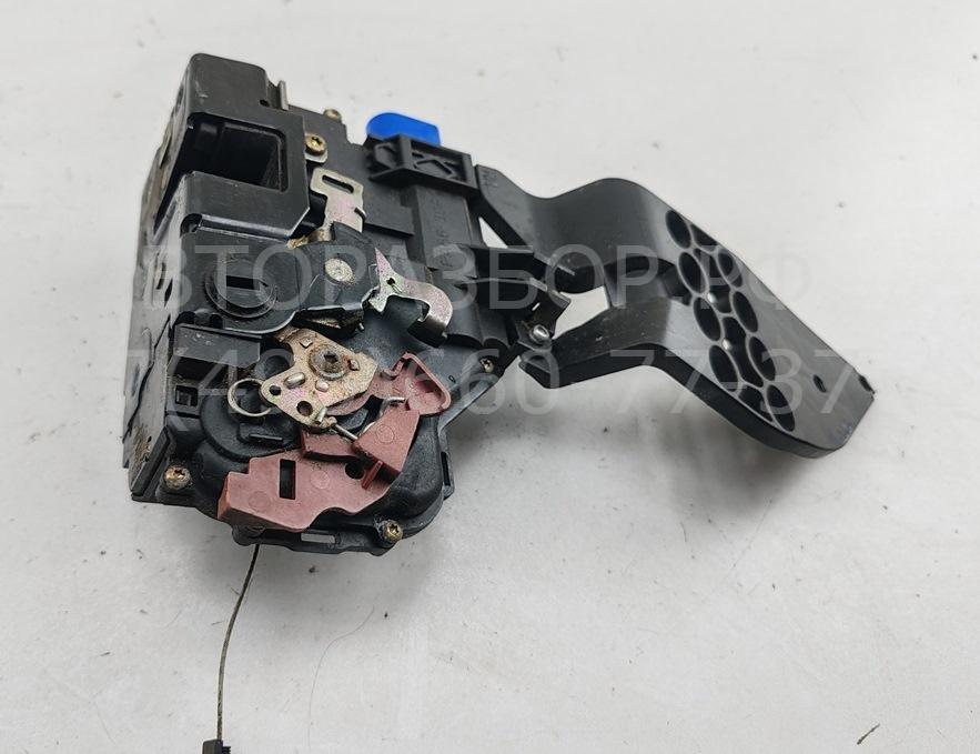 Замок двери задней правой